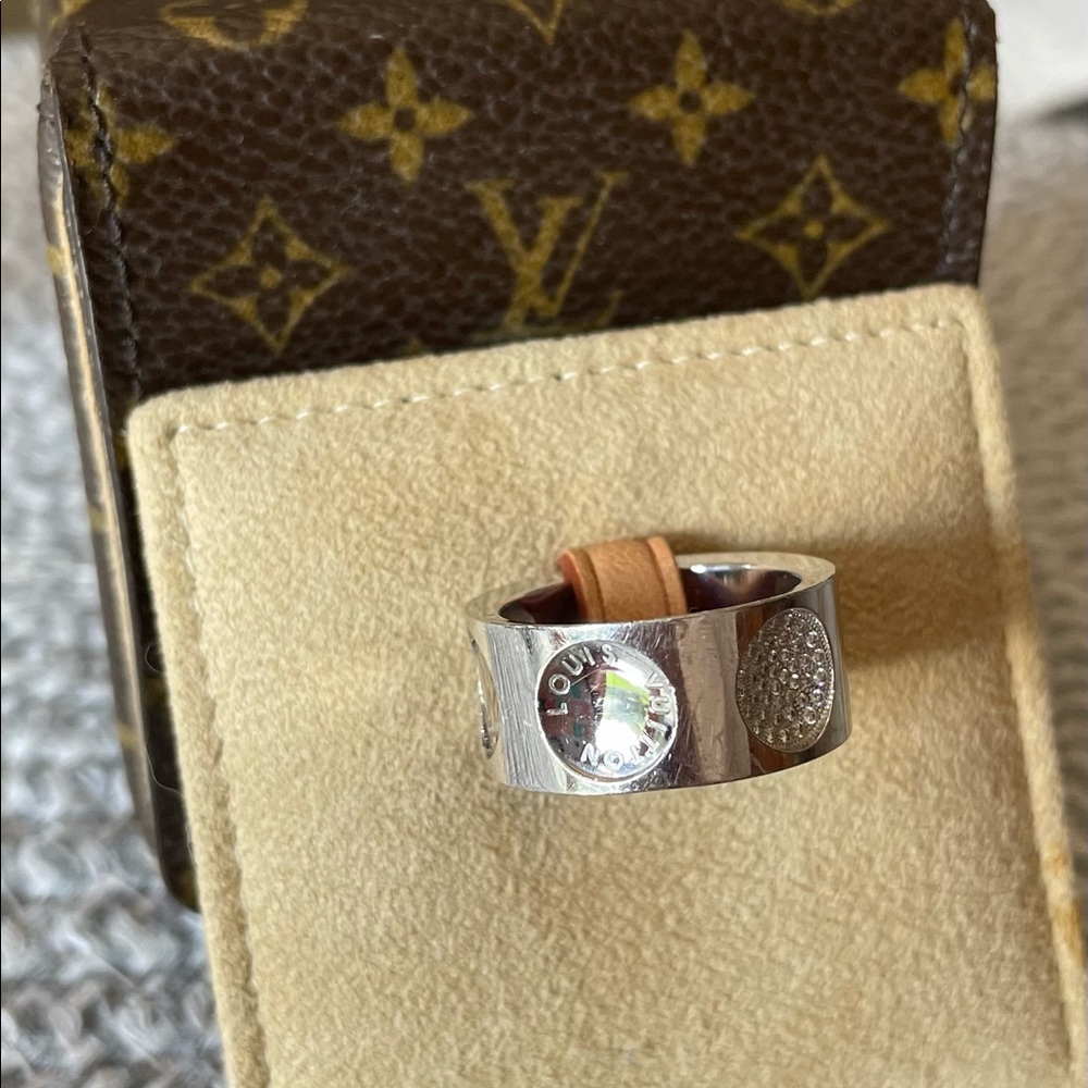 Louis Vuitton White Gold Pave Diamond Empreinte ring